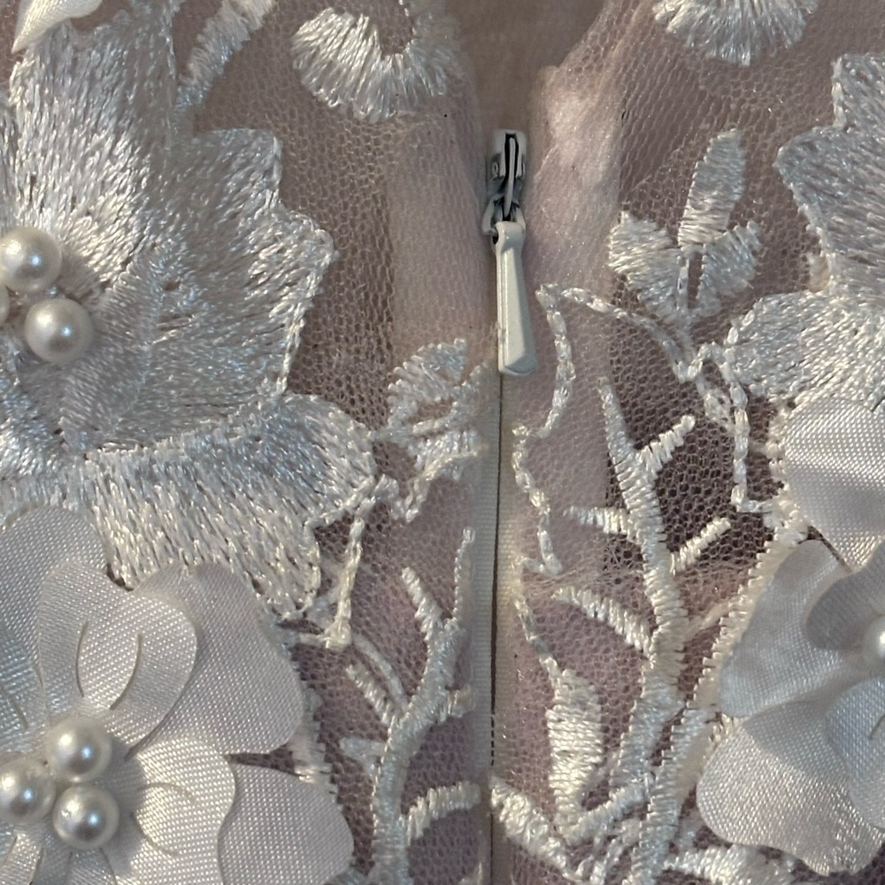Elegant Pink and White Floral Gown - Picture 12 of 16